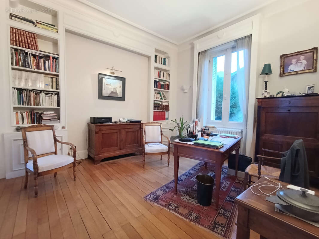 Maison bourgeoise avec extérieur et garage - photo 3