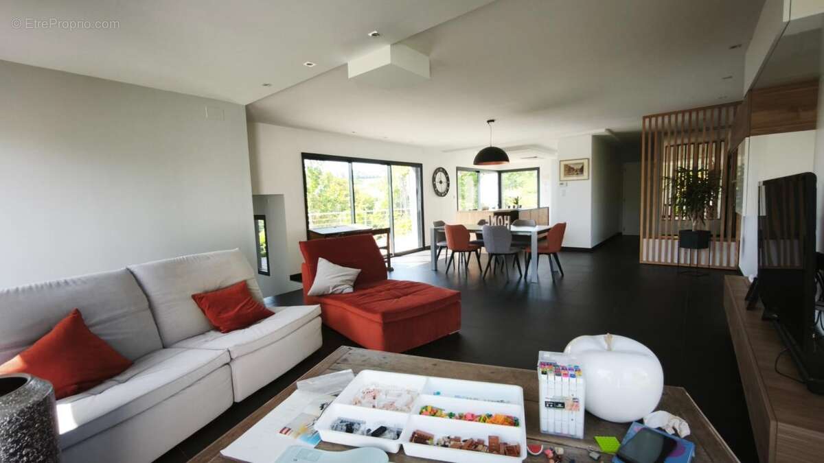En exclusivité – Maison d’architecte récente à Gugney-aux-Aulx – 329 000 € - photo 2