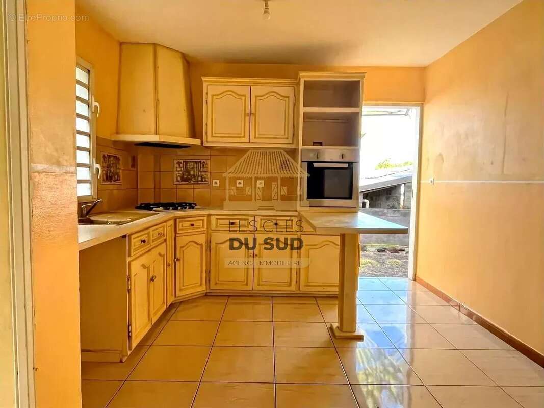Maison T5 créolisée à vendre avec vue imprenable à Saint-Pierre 97410 – Fond d’impasse au calme - photo 8