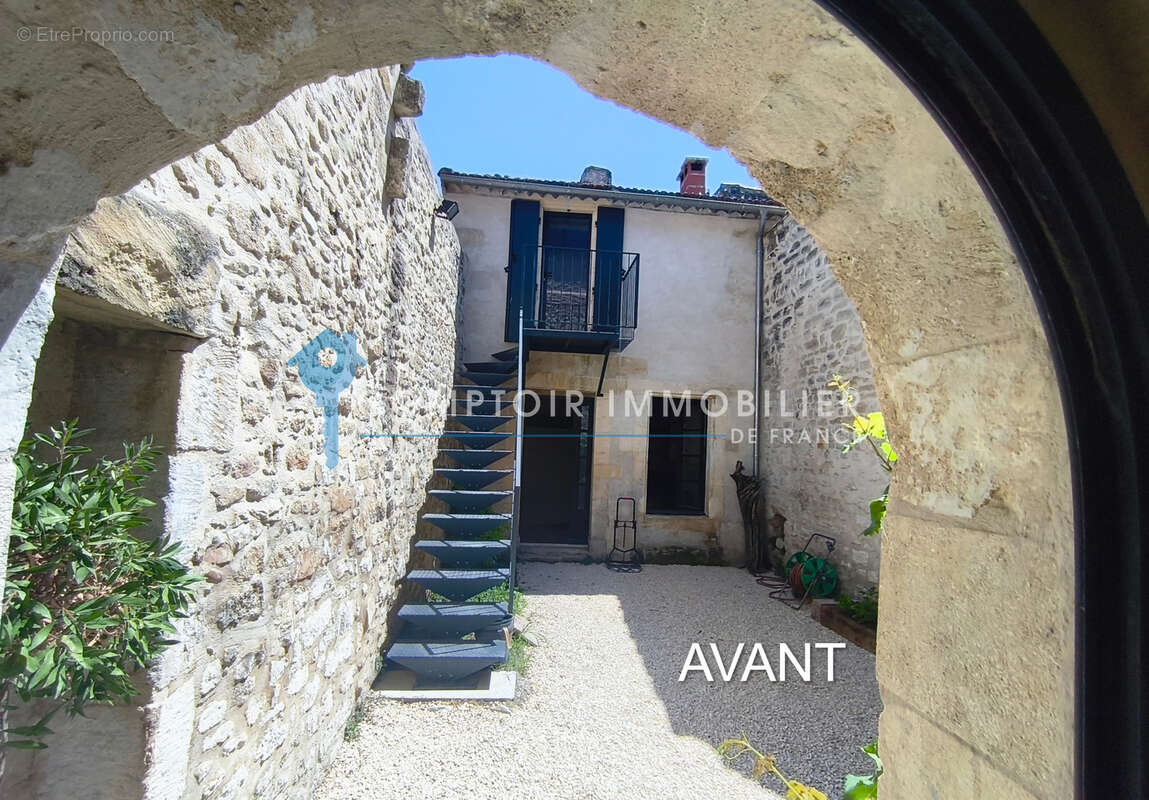 DPT(30)  Vallabrègues  Rare ! Maison de village d'architecte avec piscine intérieure et cour intime - photo 25