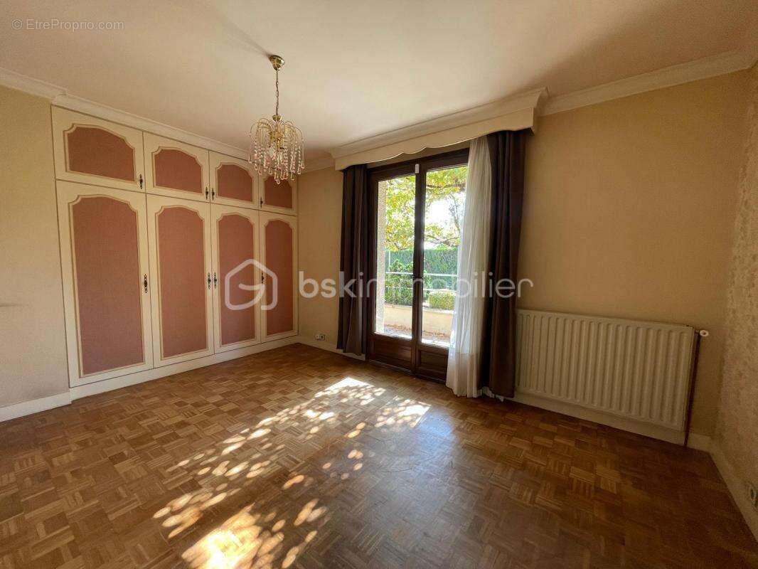 Maison à BRIARRES-SUR-ESSONNE