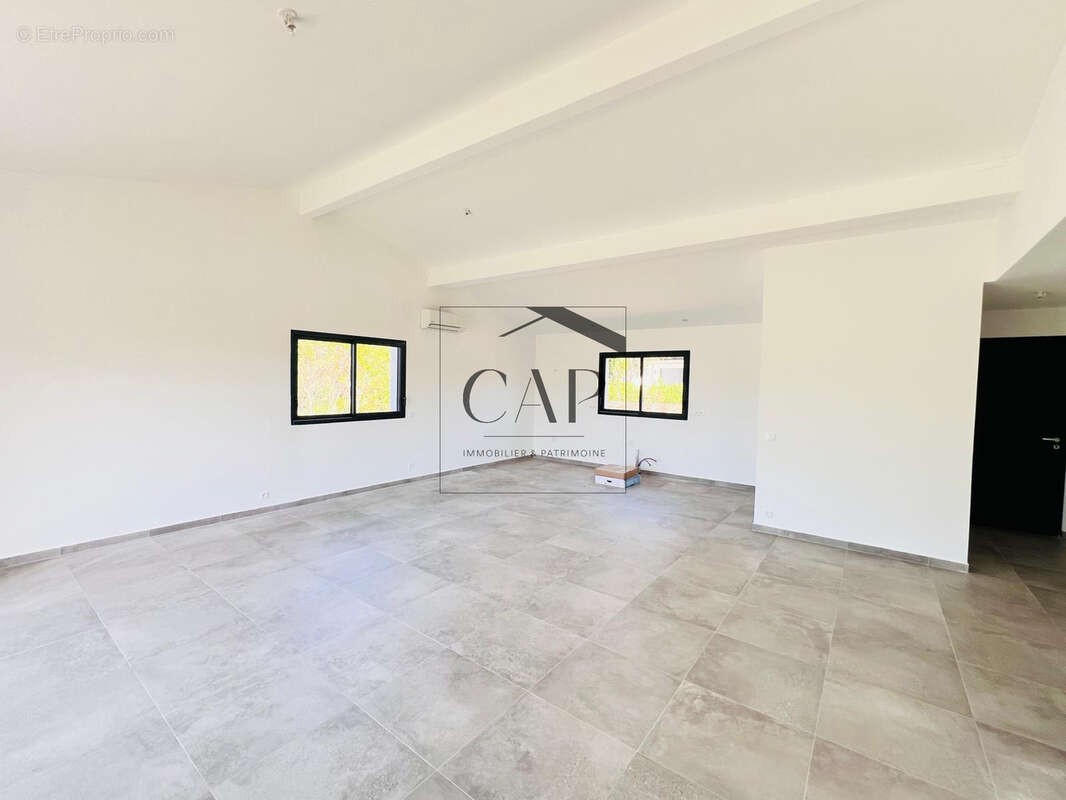 Villa individuelle T4 neuve de 110 m2 avec piscine, jardin, garage et vue dégagée  Sainte-Lucie de Porto-Vecch - photo 4