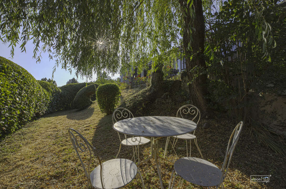 Naucelles   maison 4 chambres, terrasse et terrain arboré de 3 213 m2 - photo 14