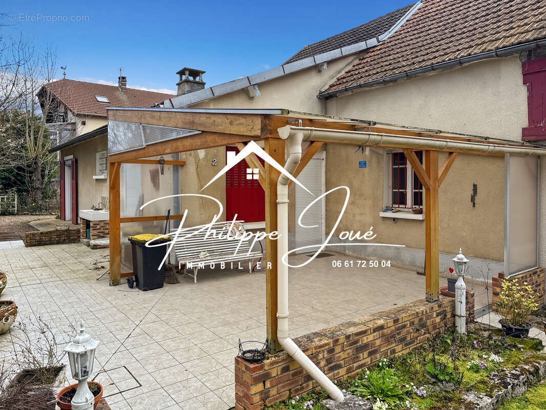 Maison à VILLENEUVE-L'ARCHEVEQUE