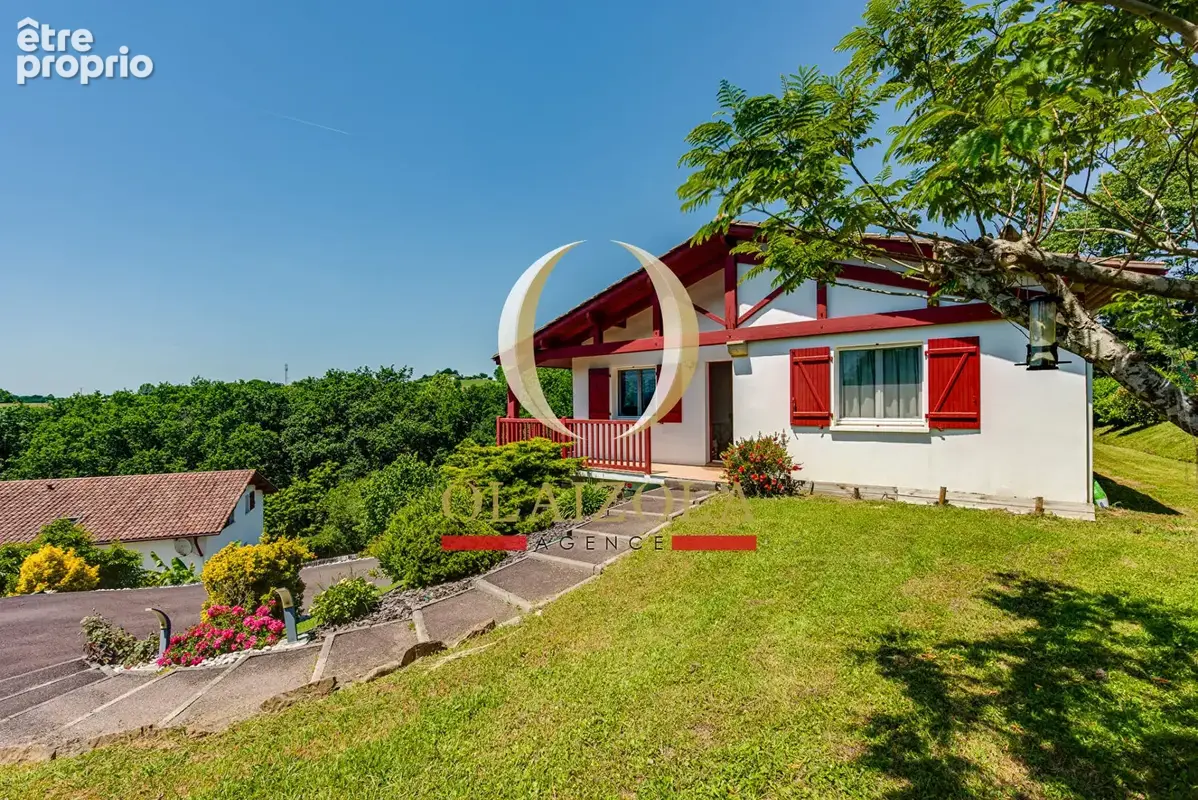 SAINT PEE SUR NIVELLE / LAC - Maison familiale avec vue panoramique sur les montagnes, jardin et garage. - photo 3