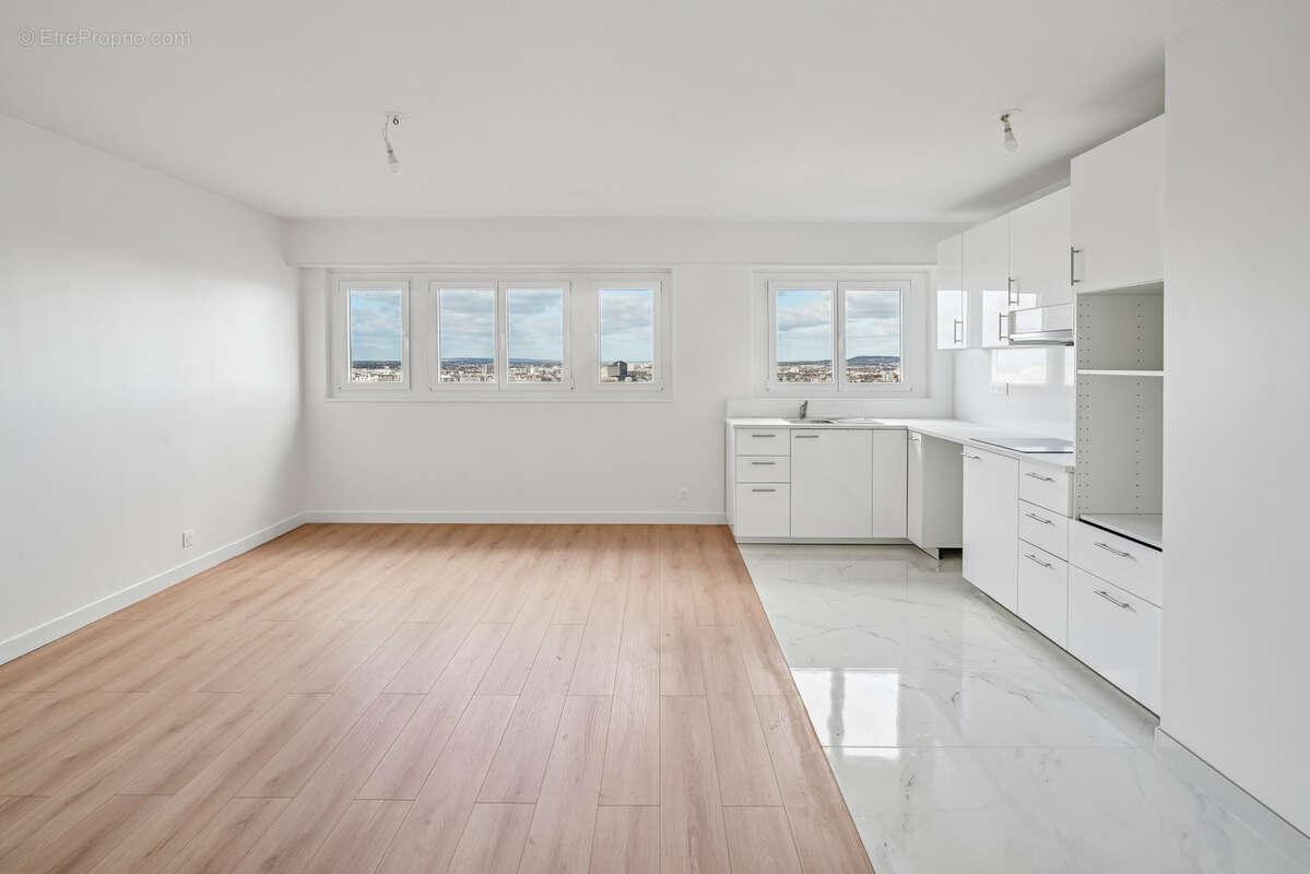 Appartement à COURBEVOIE