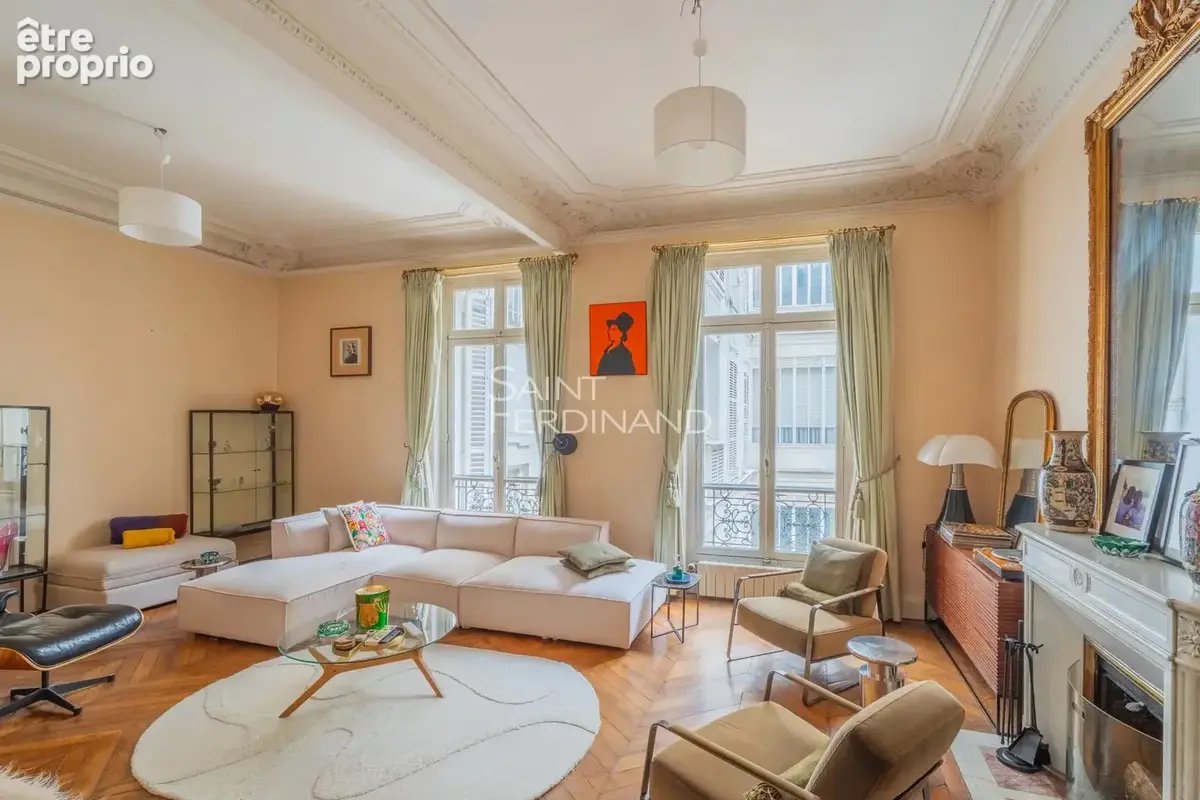 Appartement à PARIS-8E