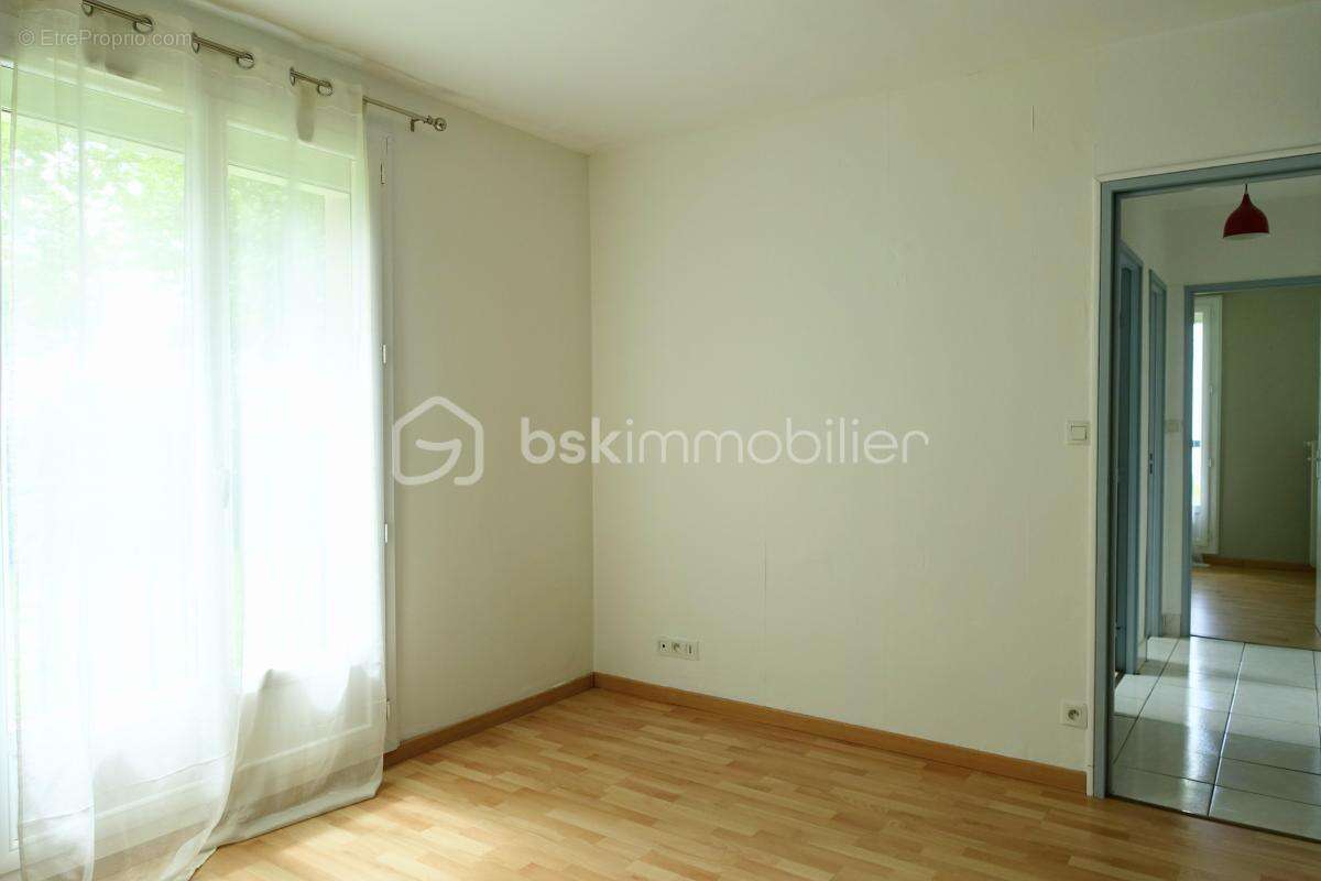 T3 bis parfait état - balcon + cave + stationnements sécurisés - idéal RP ou investissement - photo 6