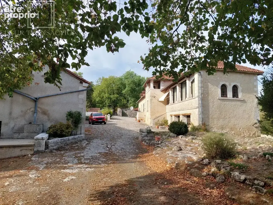 Propriété isolée sur 88 ha et étang - photo 12