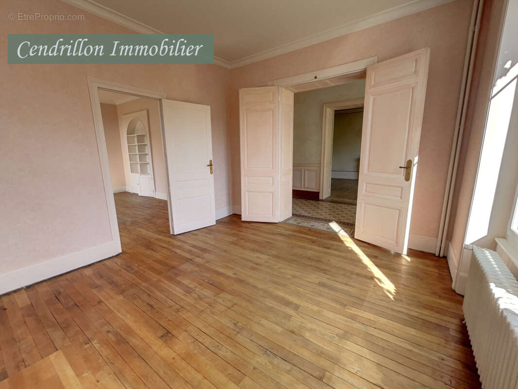 Belle maison bourgeoise entièrement rénovée, 350m2 habitables,  sur son parc de 4000m2 au cœur de la ville - photo 10