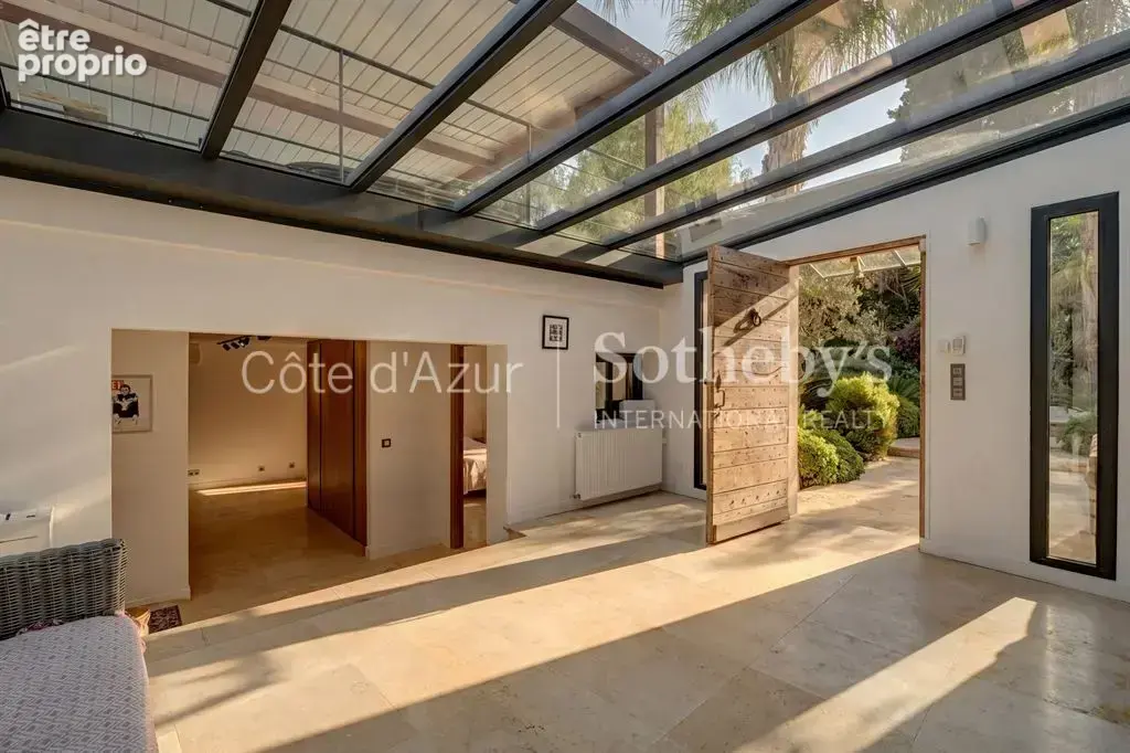 Cannes Californie villa contemporaine rénovée avec piscine chauffée et jardin paysager - photo 17