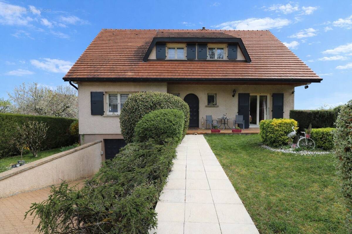 Maison à CORCELLES-LES-MONTS