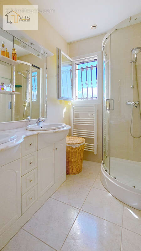 Superbe villa t5 157 m2   piscine, grand terrain 893 m2, garage et atelier   quartier residentiel recherché - photo 20