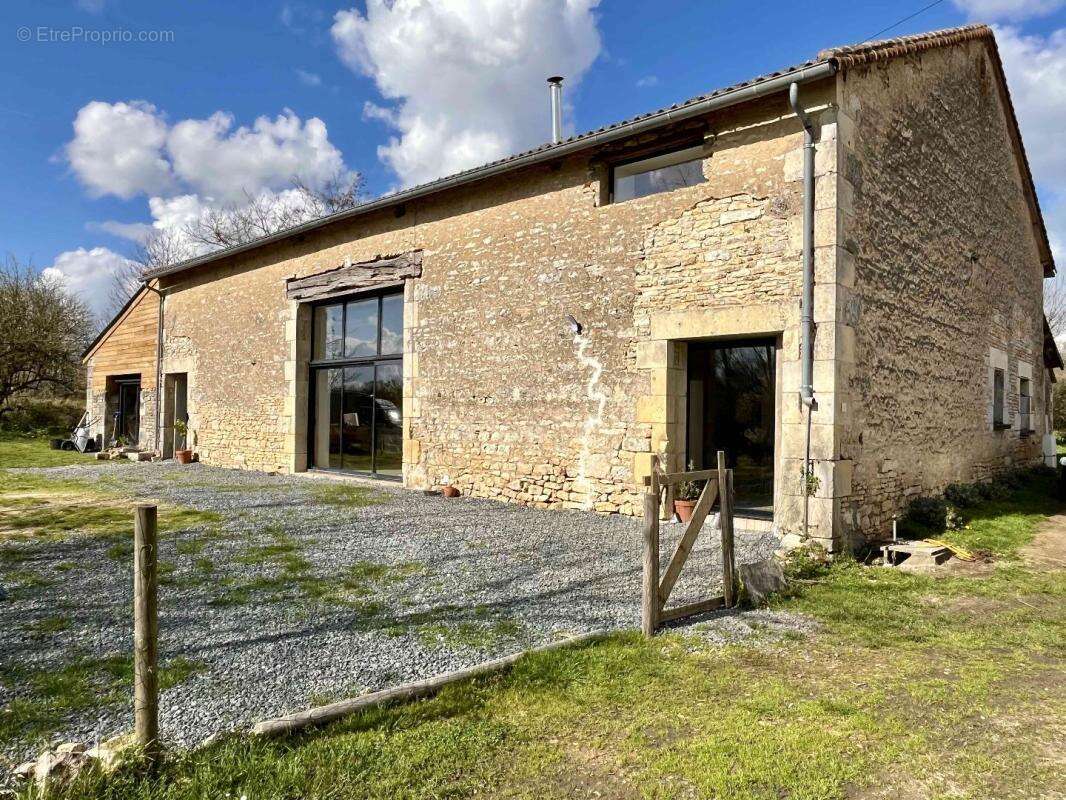 Maison à SAINT-MARTIN-L'ARS