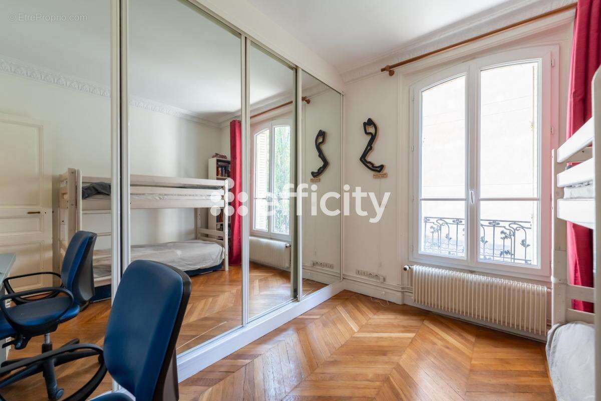 Appartement à PARIS-16E