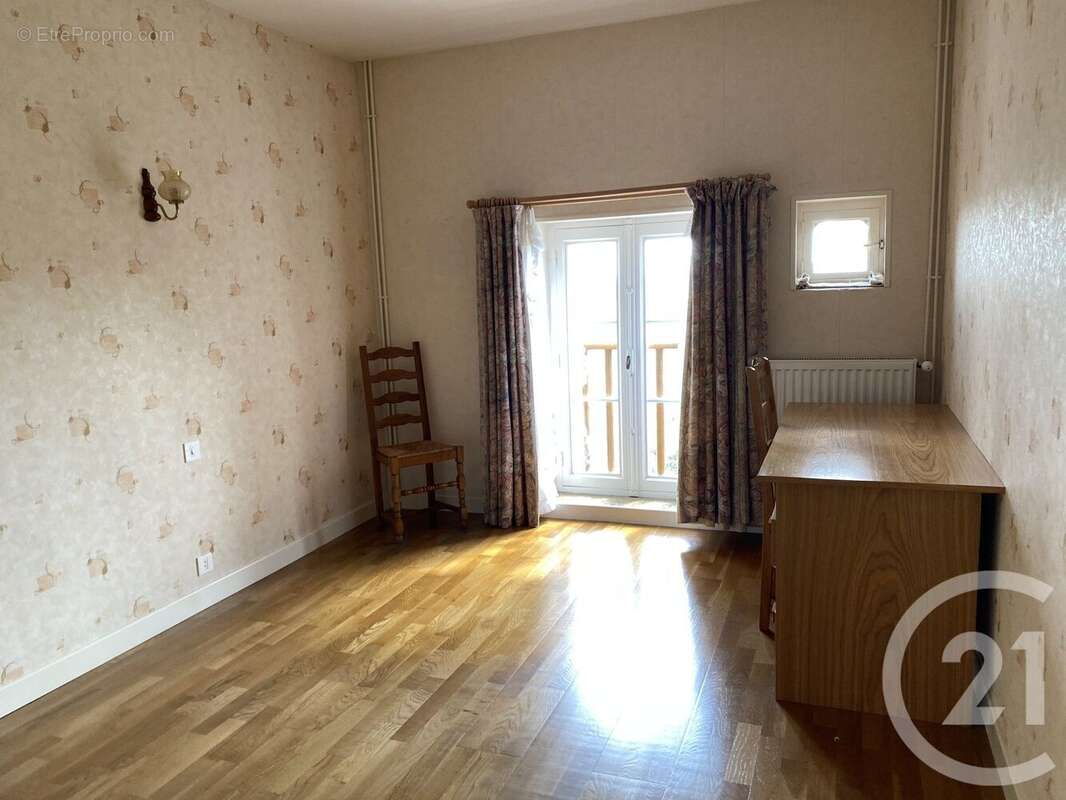 Maison à SURY-EN-VAUX