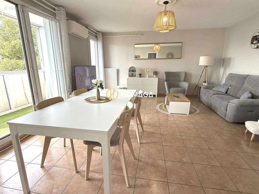 SALON - Appartement à VITROLLES