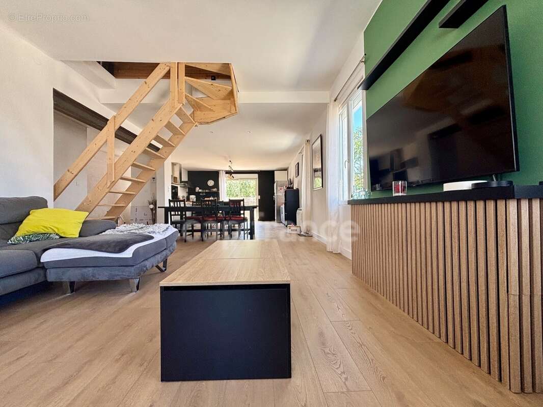 Poussan(34), à vendre maison rénovée p4, surface totale 168 m2, terrain 552 m2, garage, piscine, secteur calme - photo 8