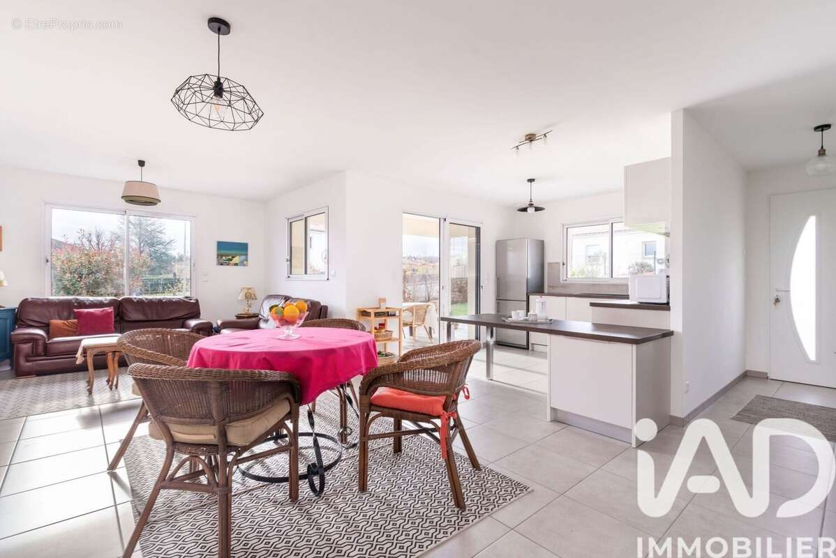 Photo 4 - Maison à COMMELLE-VERNAY