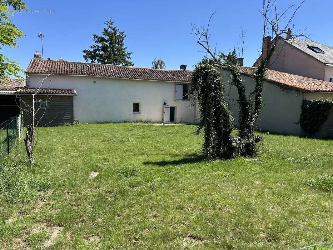 Maison à FAYE-L'ABBESSE