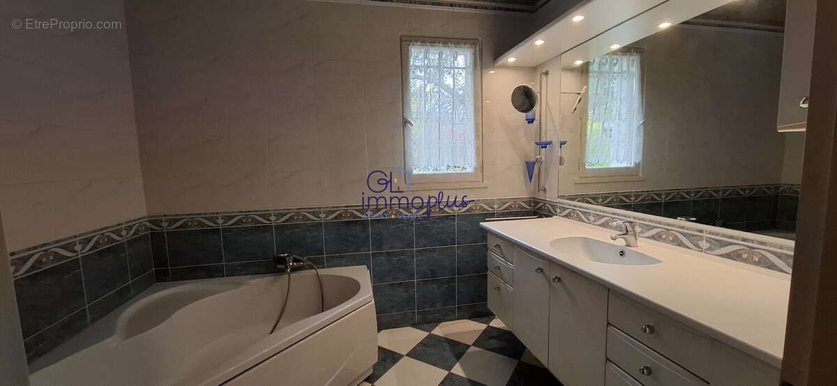 Maison à ALBERTVILLE