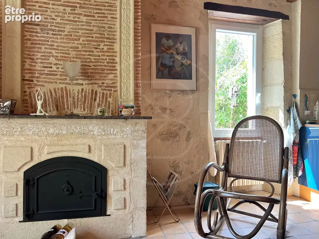 Belle maison en pierre dans un village paisible - photo 9