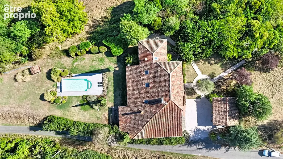 Maison de caractère avec piscine, dépendances et 2,4 hectares - photo 10