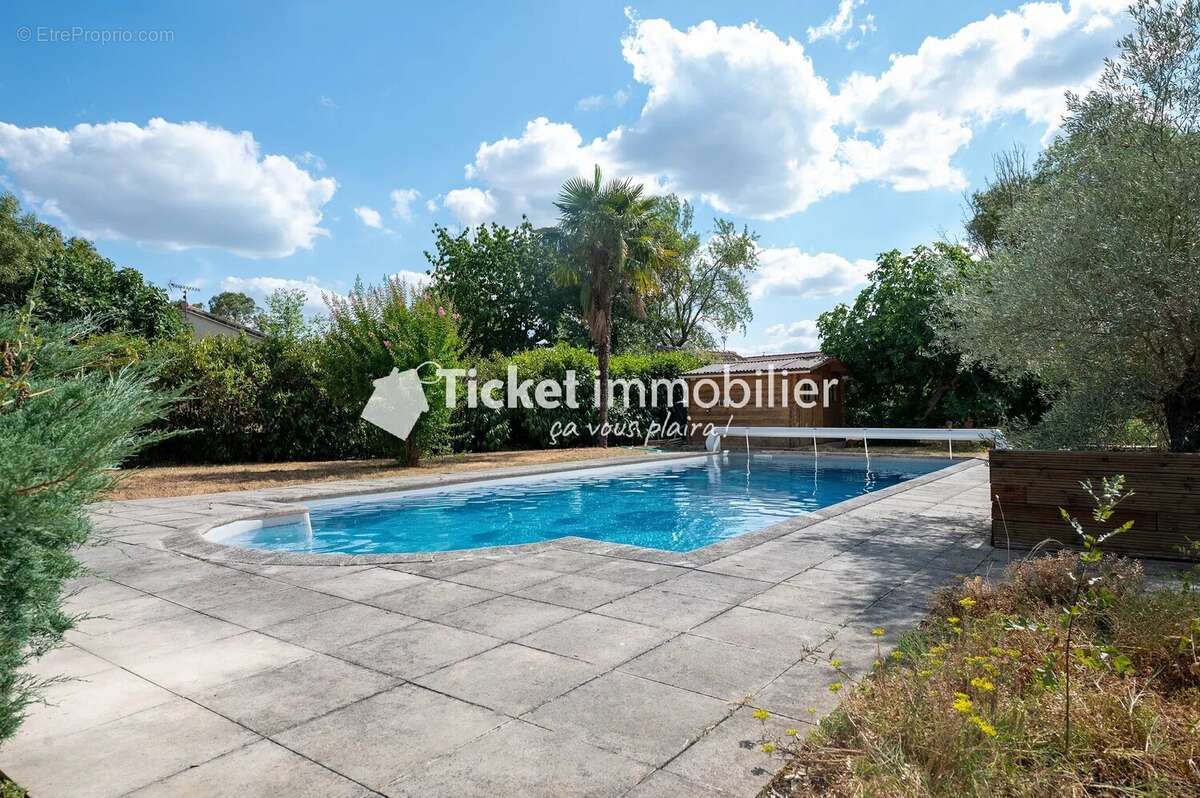 Maison t5 de 160m2, annexe t3 de 60m2, terrain de 3533m2, piscine au sel, climatisation etc ... - photo 23