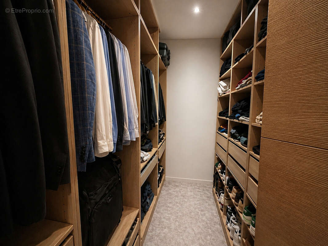 Appartement à MARSEILLE-1E