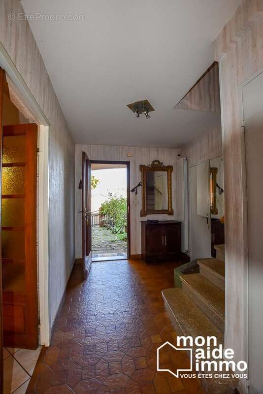 Maison à LE MONASTERE