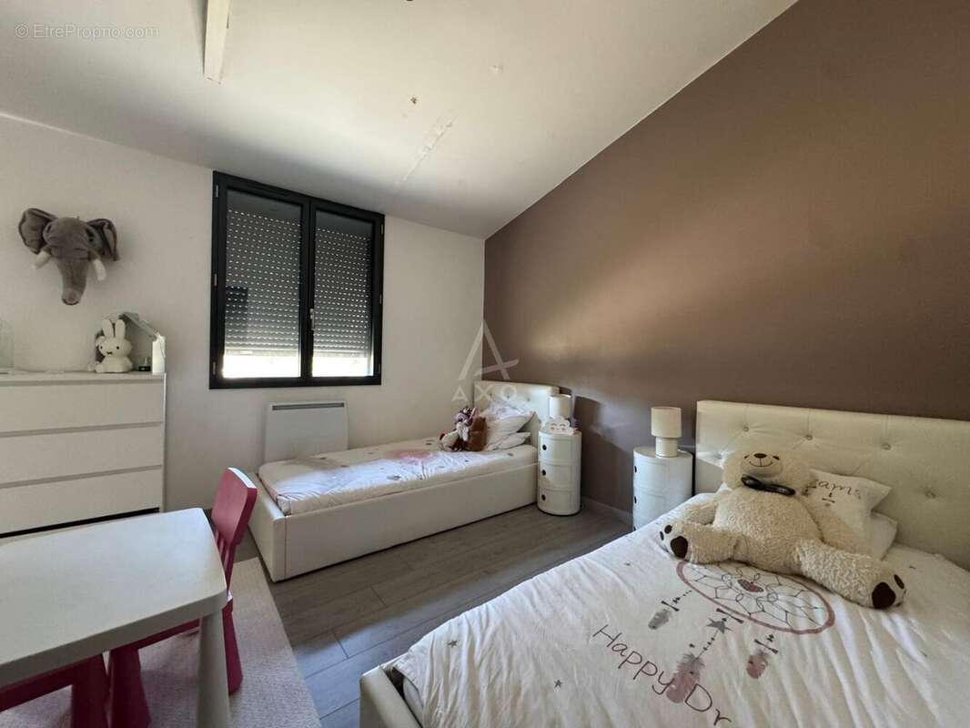 Maison familiale plain-pied: 3 chambres, terrain de 1 300 m², centre de Saint-Yzan-de-Soudiac - photo 17