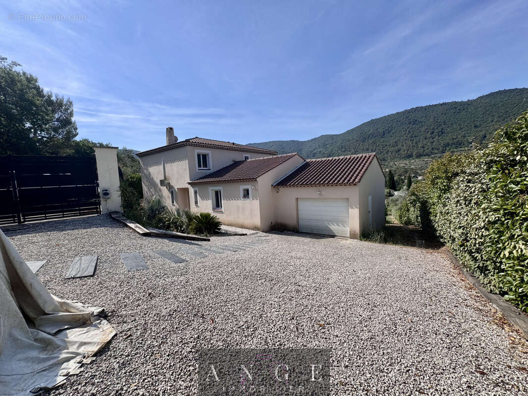 Maison à SOLLIES-TOUCAS