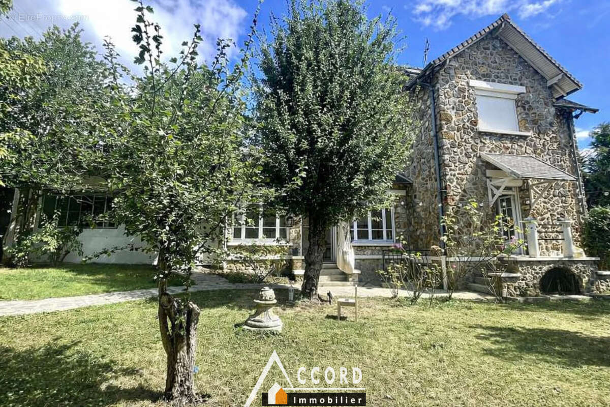 Maison à SARTROUVILLE