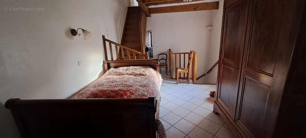 Maison à SAINT-ETIENNE-DE-GOURGAS