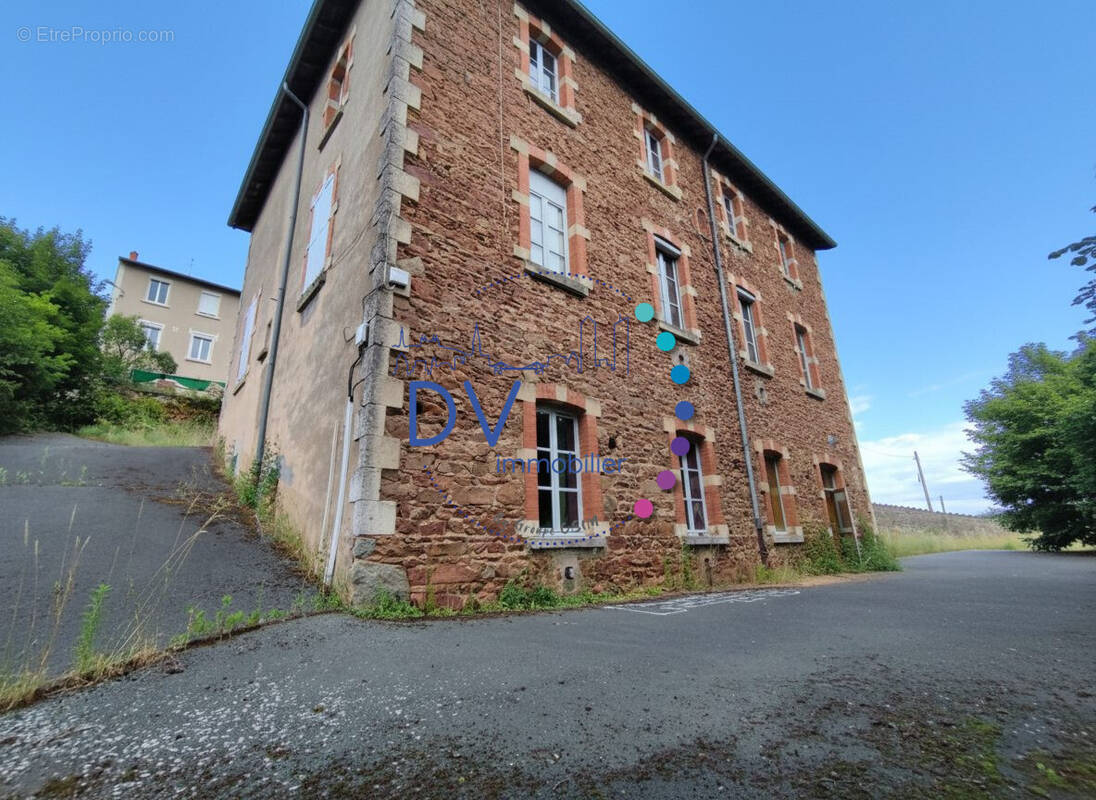 Maison à SAINT-JUST-D'AVRAY
