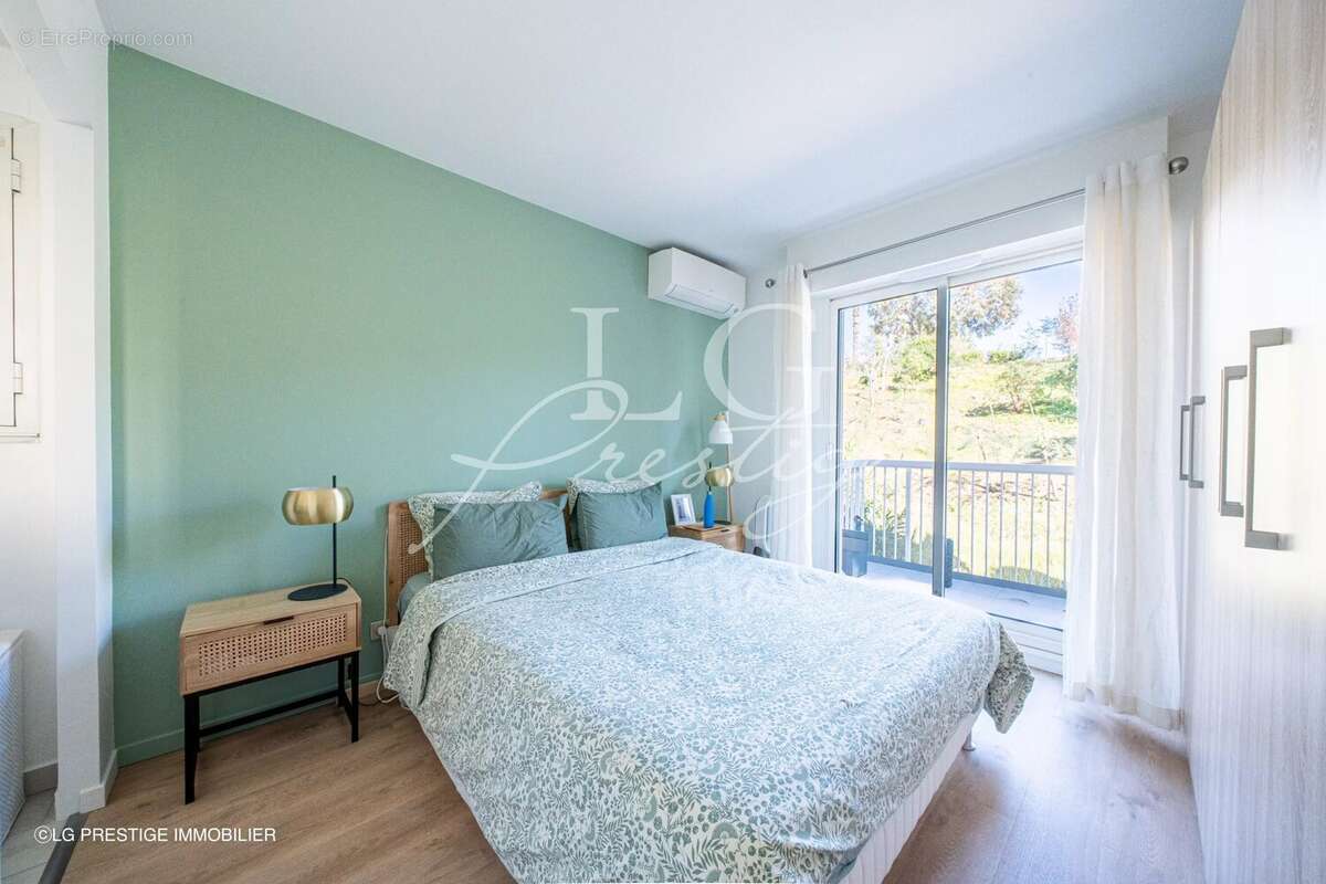 Appartement à MANDELIEU-LA-NAPOULE
