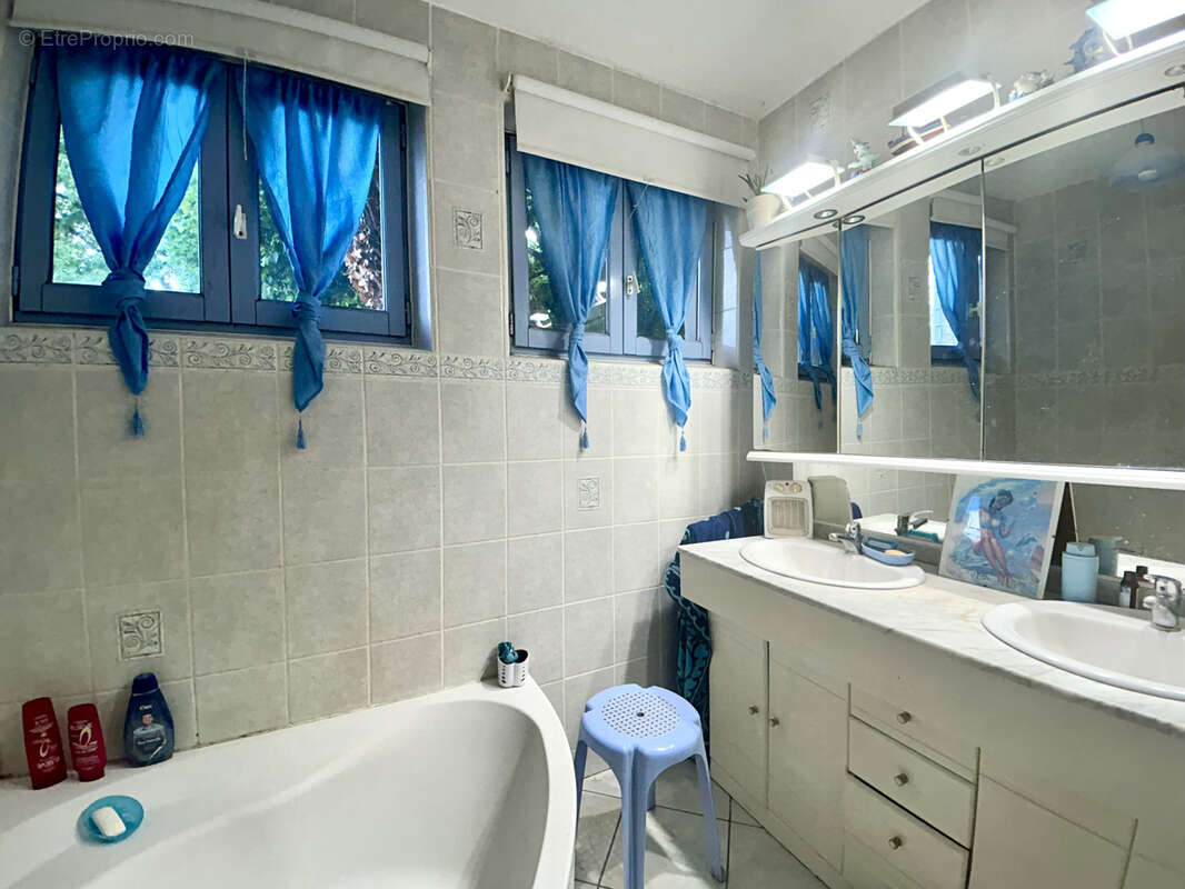 Maison à SURY-LE-COMTAL