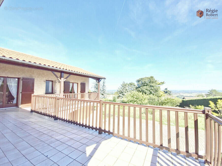 Maison à LACHASSAGNE