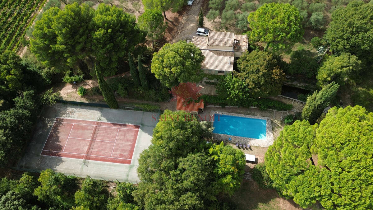 LE POUGET Propriété Agricole de 21143 m2 avec tennis et piscine et terrain de pétanque. - photo 2