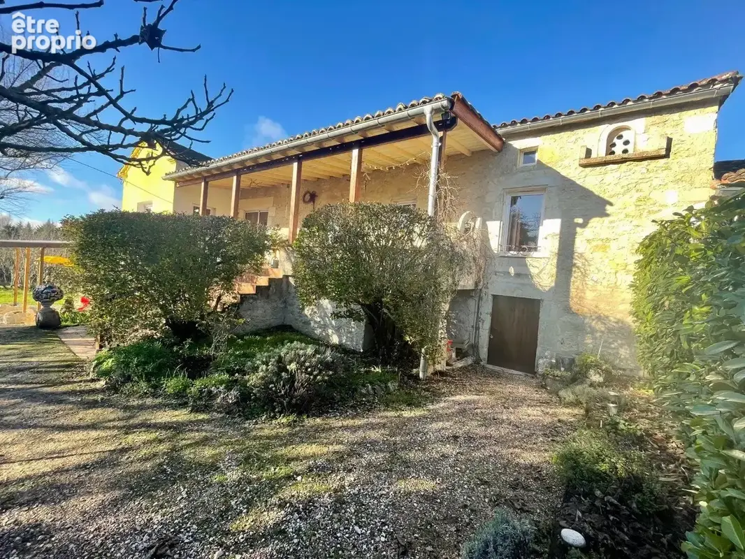 Propriété de caractère avec piscine et 2,5 hectares - photo 8