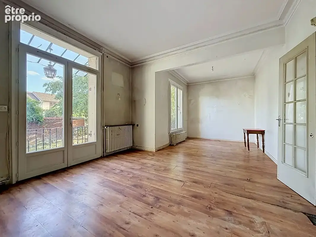 Maison de caractère avec jardin, logement annexe et grand local d'activité : plus de 280 m² à rénover - photo 2