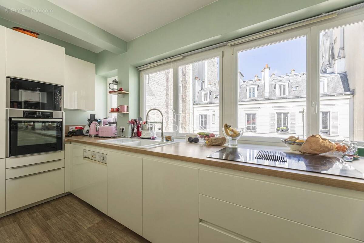 Appartement à PARIS-16E