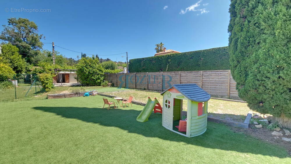 Appartement à MOUGINS