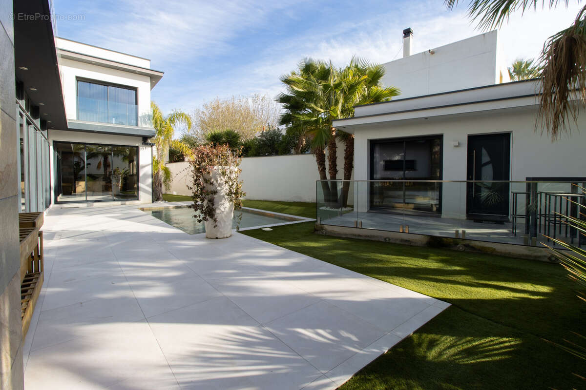 Villa prestigieuse T6 standing, piscine, garage, 100m de la mèr, Cap d'Agde, Golf - AGDE - photo 5