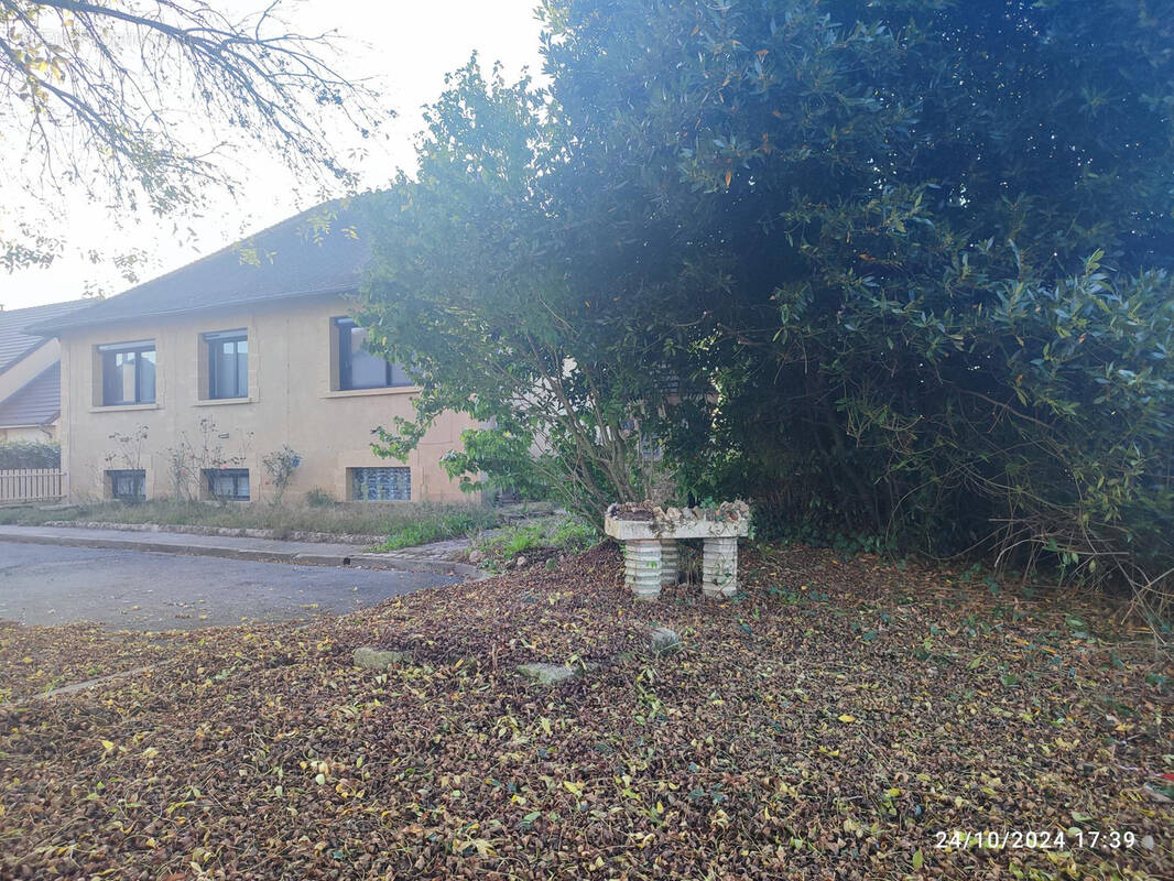 Maison à LA CHARTRE-SUR-LE-LOIR