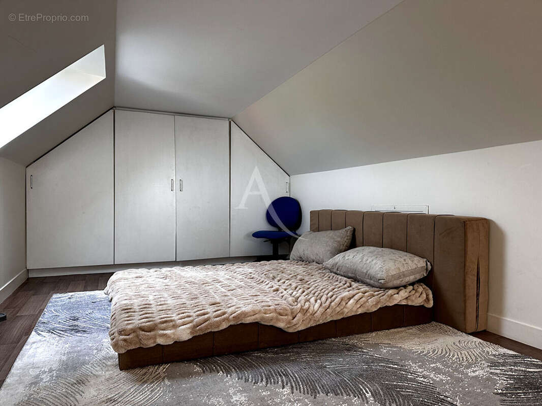 Maison à SAINT-THIBAULT-DES-VIGNES