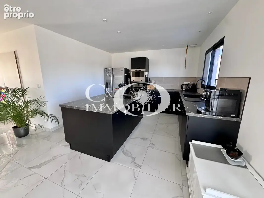 Maison de  2022 située dans le bourg - photo 3