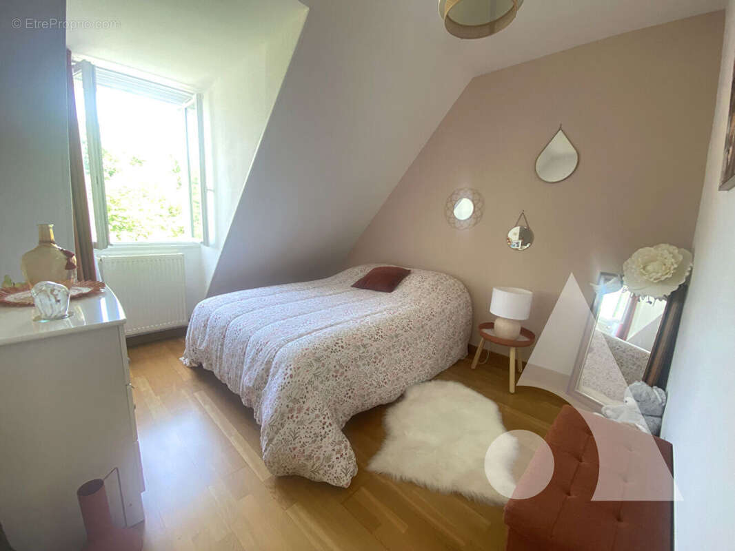 Maison en pierres dans la valle de l'automne / 6 chambres / sous sol total - photo 11