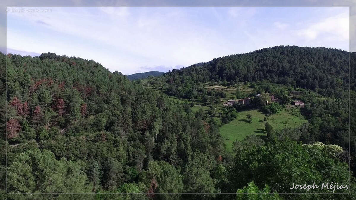 Trois logements, un vaste entrepôt et plus de 2 500 m2 de terrain : un lieu pensé pour donner vie à vos projet - photo 13