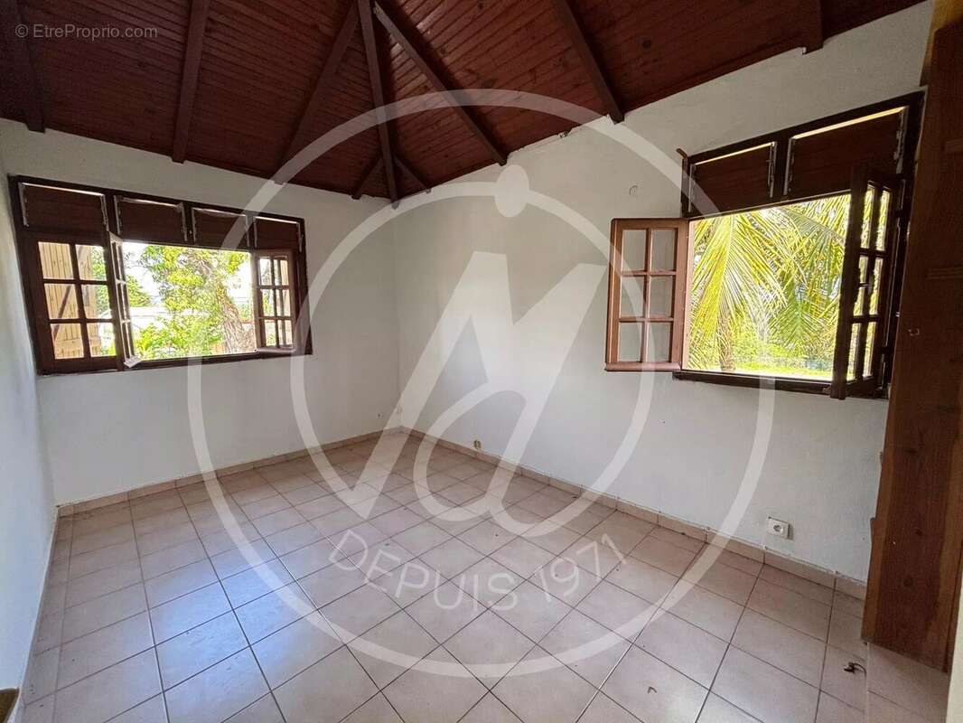 Maison à BAIE-MAHAULT